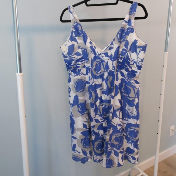 Le Chateau Blue and Grey Abstract Floral Dress - Size XL - Picture 4 of 5